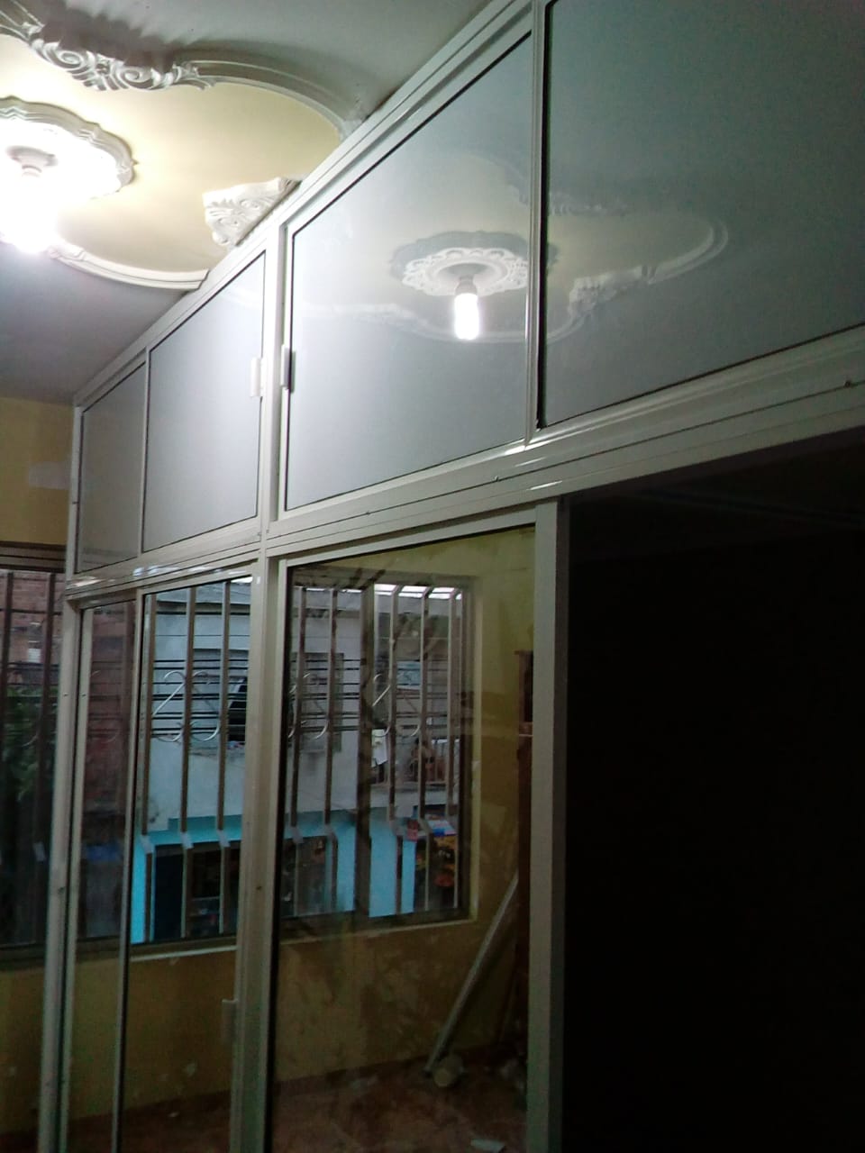 Clóset en aluminio con vidrio espejo